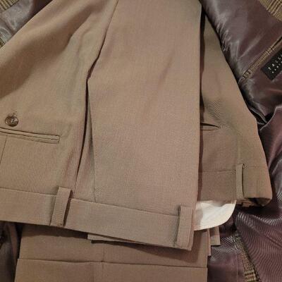 Lot 1073:  NEW with Tags J. Pinter Men's Suit