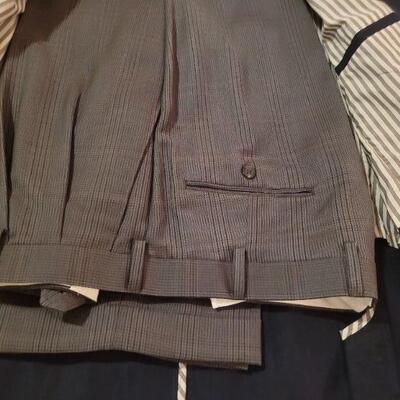 Lot 1074: Daniel Cremieux Linen Suit Jacket with Dress Pants