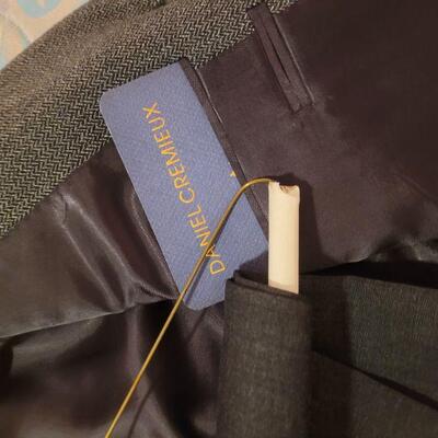 Lot 1075: New with Tags Daniel Cremieux Suit