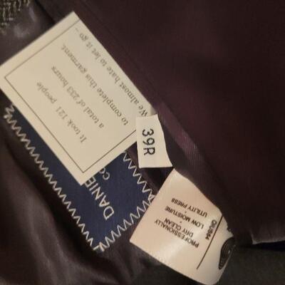 Lot 1075: New with Tags Daniel Cremieux Suit