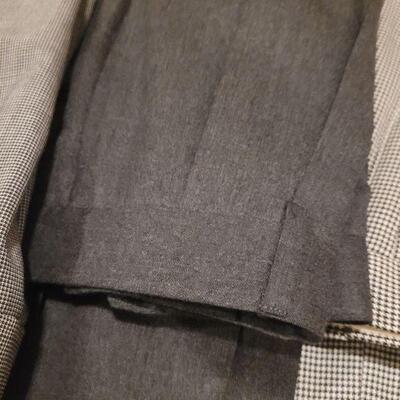 Lot 1079: (5) Men's Dress Pants