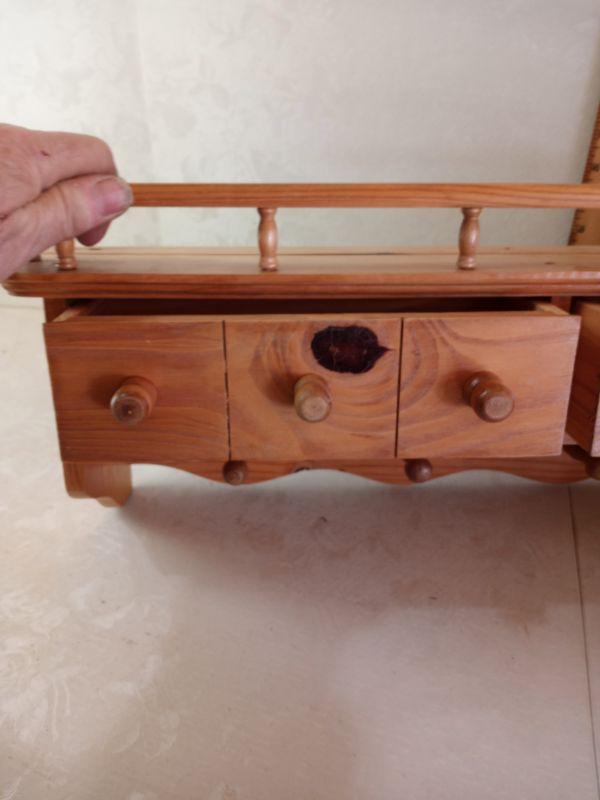 1258 = Nic Nac Hanging Shelf