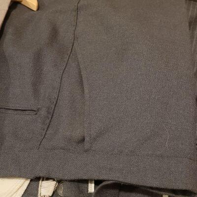Lot 1080: (5) Pairs of Men's Pants