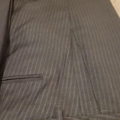 Lot 1080: (5) Pairs of Men's Pants