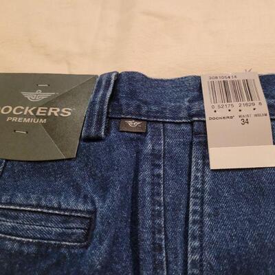 Lot 1085: (2) Pairs of Men's Shorts