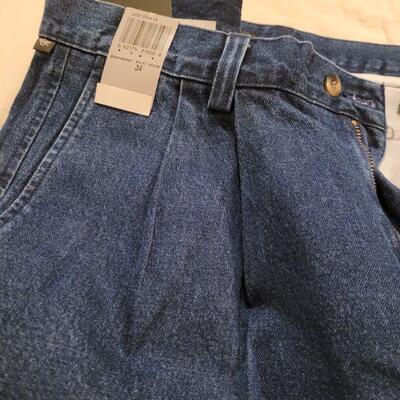 Lot 1085: (2) Pairs of Men's Shorts