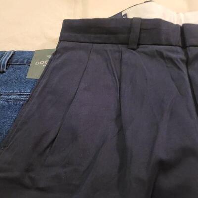 Lot 1085: (2) Pairs of Men's Shorts