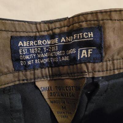 Lot 1087: (2) Pairs of Men's Shorts 