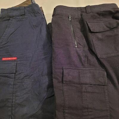 Lot 1087: (2) Pairs of Men's Shorts 