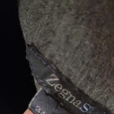 Lot 1106: (3) Men's Jeans/Pants lot