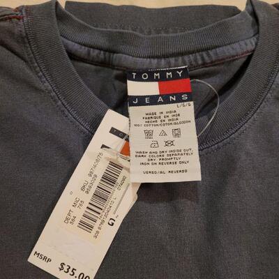 Lot 1109: (2) Tommy Hilfiger Tshirts