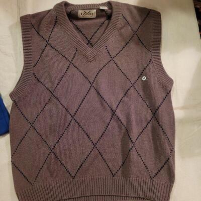 Lot 1110: Men's Vest lot