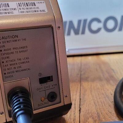 Lot 1125: UNTESTED Vintage Sony SMF TRINICON HVC-2800 Video Camera w/ Original Hard Case + SONY Condenser Microphone