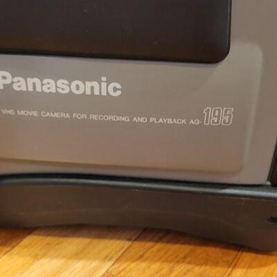 Lot 1126: UNTESTED Vintage PANASONIC AG-195 VHS Video Recorder w/ Hard Case 