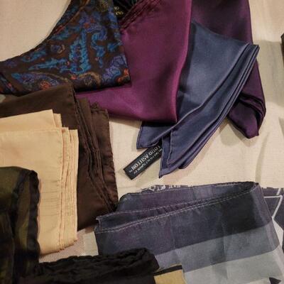 Lot 1127: Men's Silk Bow Ties & Pocket Squares 