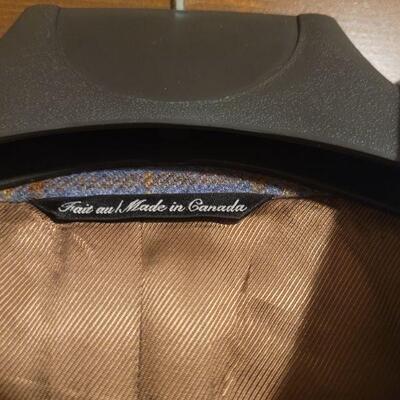 Lot 1128: Men's Suit