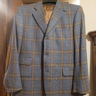 Lot 1128: Men's Suit