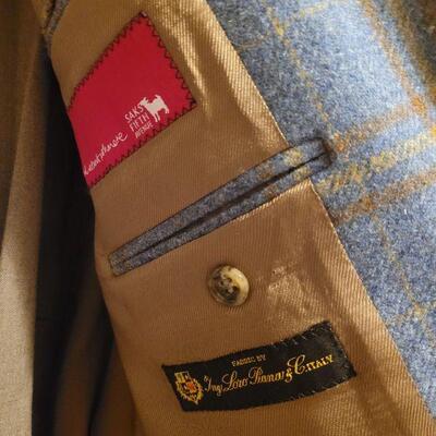 Lot 1128: Men's Suit