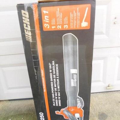 Echo 3 in 1 Gas Powered  Blower Shred Vac New in Box