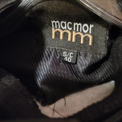 Lot 1133: Mac Mor Men's Coat
