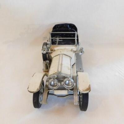 Metal Art Model Classic Car White 18