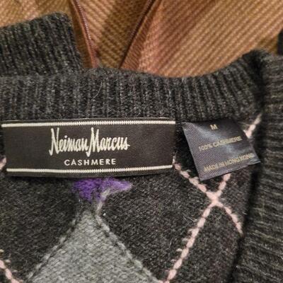 Lot 1147: (2) Men's Sweaters