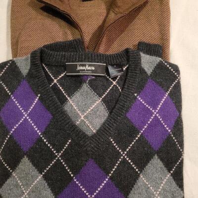 Lot 1147: (2) Men's Sweaters