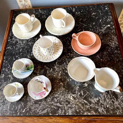 LOT 161  VINTAGE DEMITASSE & MINIATURE TEA CUPS RUSSELL WRIGHT NIAGARA FALLS SOUVENIR