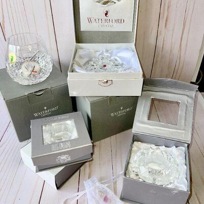 LOT 172  WATERFORD OLEG CASSINI CRYSTAL GROUP OF VOTIVES  SNOWFLAKE ORNAMENT
