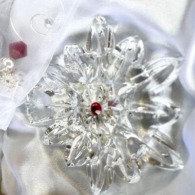 LOT 172  WATERFORD OLEG CASSINI CRYSTAL GROUP OF VOTIVES  SNOWFLAKE ORNAMENT