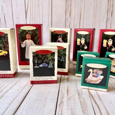 LOT 177  HALLMARK BOXED KEEPSAKE CHRISTMAS ORNAMENTS 