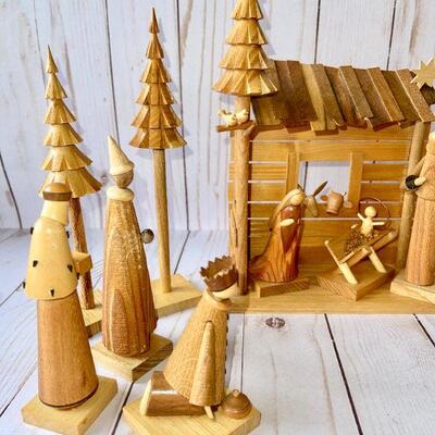 LOT 179  VINTAGE MODERNIST WOODEN NATIVITY SET