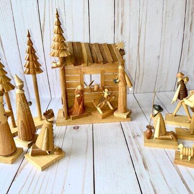 LOT 179  VINTAGE MODERNIST WOODEN NATIVITY SET