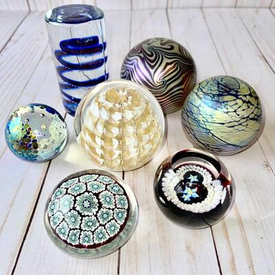 LOT 181  GROUP OF ART GLASS PAPERWEIGHTS BLUE GOLD IRIDESCENT MILLI FLORE