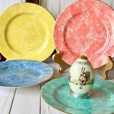 LOT 188  COLORFUL SPONGE WARE PLATES NEIMAN MARCUS LENOX TREASURES EASTER EGG BUNNY