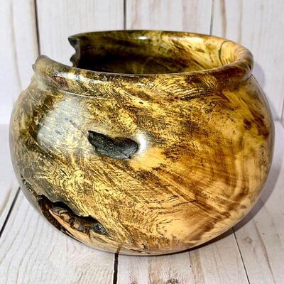 LOT 189  BUCKEYE BURL BOWL BY D FERRIS 