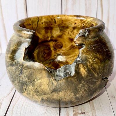 LOT 189  BUCKEYE BURL BOWL BY D FERRIS 