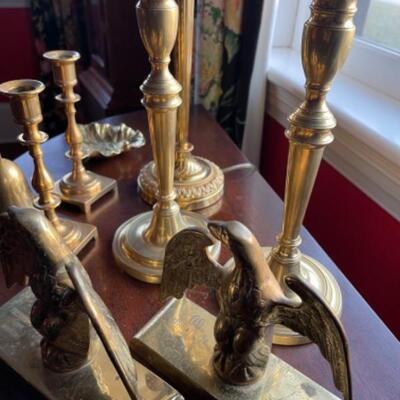 A252 Brass Candlestick and Lamp Lot 