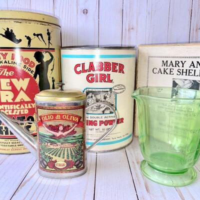 LOT 191  VINTAGE GROUP OF KITCHEN TINS & GREEN DEPRESSION GLASS MEASURE CUP 