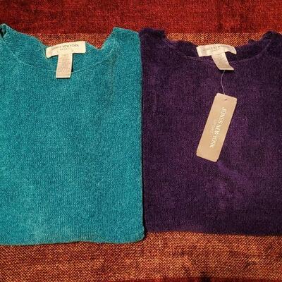 Lot 1161: (2) New Jones New York Short Sleeve Sweaters 