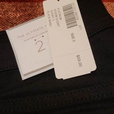 Lot 1165: (2) NEW Ladies Shorts