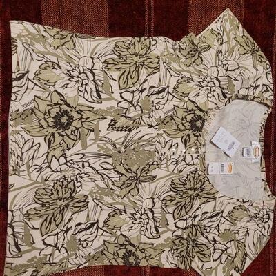 Lot 1173: Ladies Shorts and Shirt