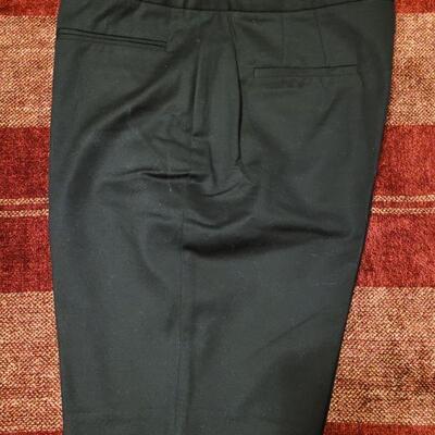 Lot 1173: Ladies Shorts and Shirt
