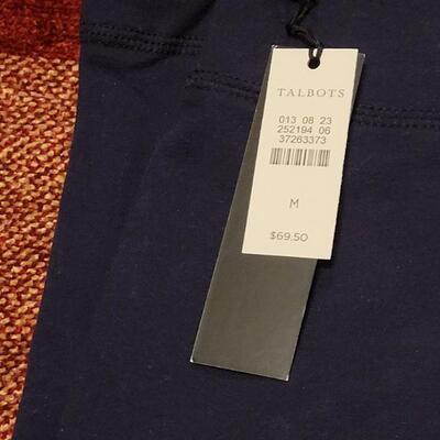 Lot 1185: Ladies New Shorts and Shirt