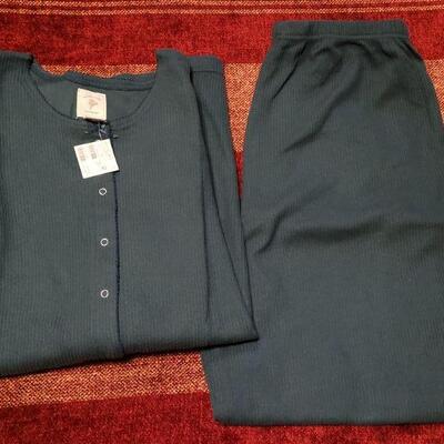 Lot 1186: New Victoria's Secret Green Ribbed Pjs