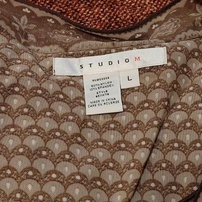 Lot 1188: (2) Ladies Blouses 