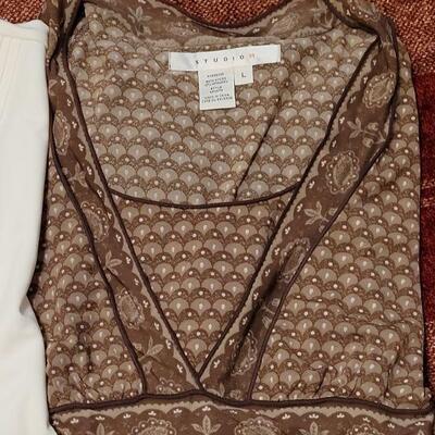 Lot 1188: (2) Ladies Blouses 