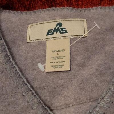 Lot 1195: (2) Size Large Sweatshirts