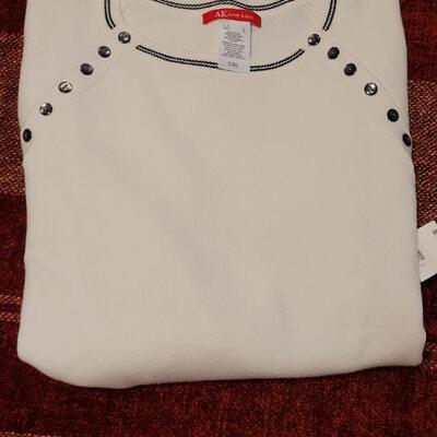 Lot 1196: (2) Ladies Sweaters 