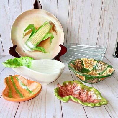 LOT 195  VINTAGE GROUP OF KITCHEN SERVING DISHES & DECORATIVE ITEMS CORN ON COB GLASS HOLDERS